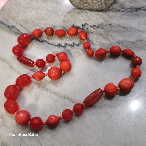 𝙇𝙖𝙧𝙜𝙚 𝙘𝙝𝙪𝙣𝙠𝙮 𝙧𝙚𝙙 𝙣𝙚𝙘𝙠𝙡𝙖𝙘𝙚 𝙝𝙖𝙣𝙙 𝙠𝙣𝙤𝙩𝙩𝙚𝙙 - Picture 3 of 9